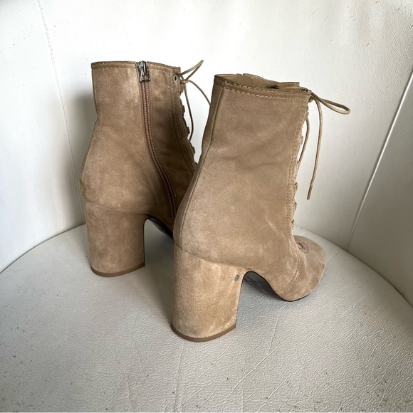 (͒ ॢ X ॢ)͒

Tan Suede Victorian Lace Up Ankle Boots - Picture 9 of 17